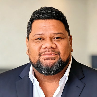 Pose-Toma-Profile-400px